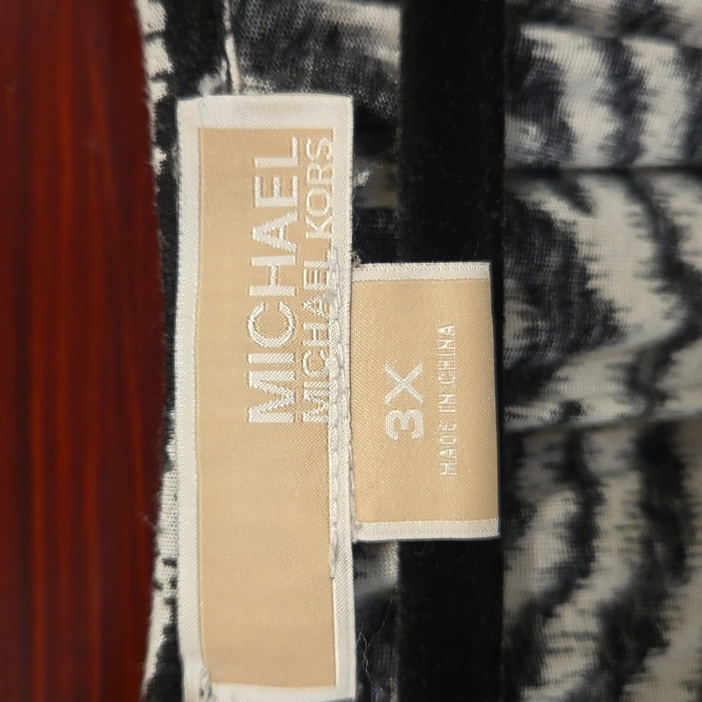 MICHAEL Michael Kors Black And White Zebra Patterned 3/4 Sleeve Top - Picture 2 of 8